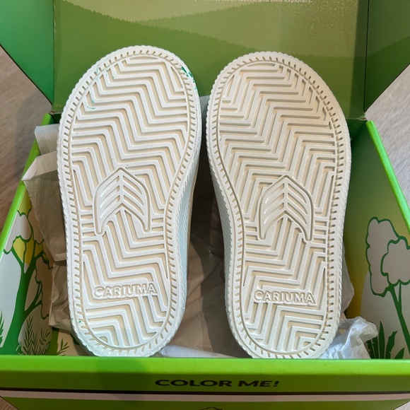 Cariuma canvas toddler sneakers - Picture 2 of 3